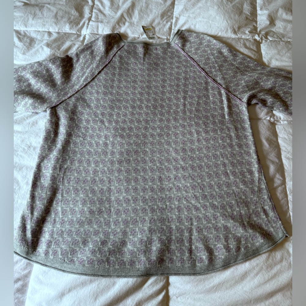 Patterned Long Sleeve Top - Picture 9 of 11